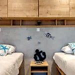 Sea View Bluescape By Vellaris, Luxury Mobile 캠프장