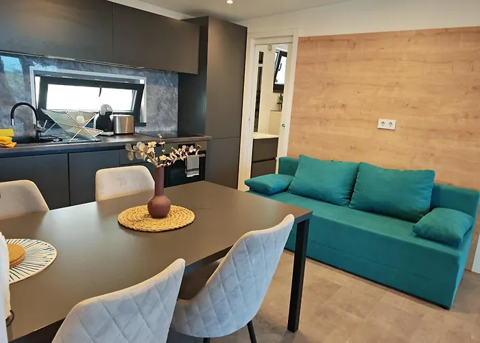 Campingplads Sea View Bluescape By Vellaris, Luxury Mobile Mali Lošinj